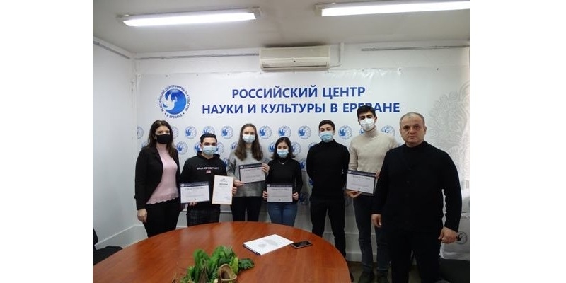 ВРУЧЕНИЕ СВИДЕТЕЛЬСТВ В РОССИЙСКОМ ЦЕНТРЕ НАУКИ И КУЛЬТУРЫ