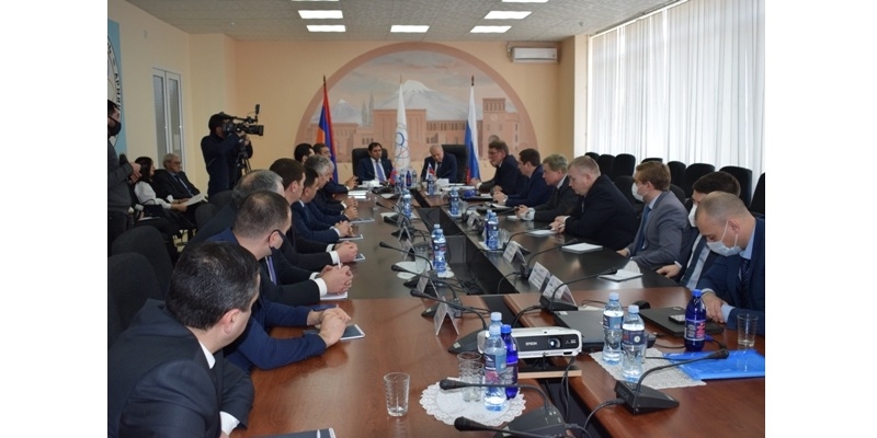 РАБОЧАЯ ВСТРЕЧА С ЧРЕЗВЫЧАЙНЫМ И ПОЛНОМОЧНЫМ ПОСЛОМ РФ В РА, МИНИСТРОМ ТУИ РА И РУКОВОДЯЩИМИ ЛИЦАМИ АО «РУСАТОМ СЕРВИС»