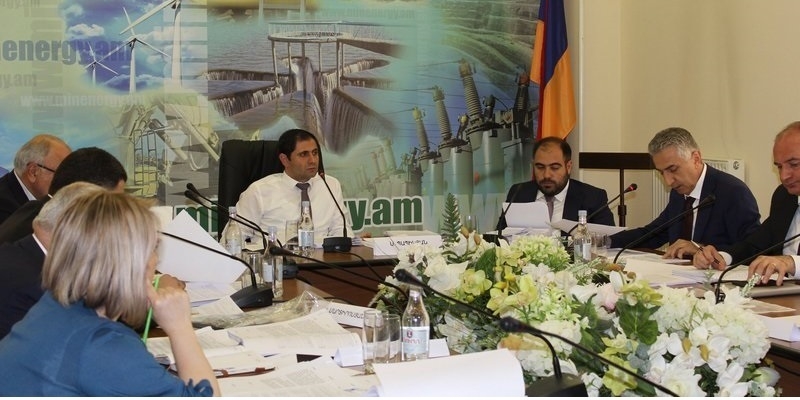 Министр Сурен Папикян провел заседание Совета по управлению программами, осуществляемыми в области энергетики