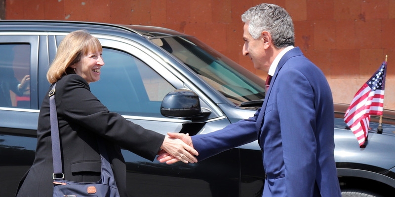 Визит посла США в РА Линн Трейси на Армянскую АЭС