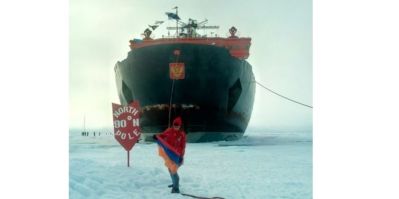 Флаг Армении был доставлен на Северный полюс